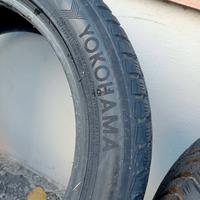 2 pneumatici invernali 215/50/18 Yokohama 