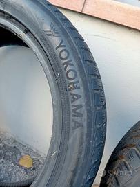 2 pneumatici invernali 215/50/18 Yokohama 