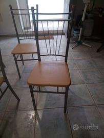 Sedie in ferro e seduta in legno