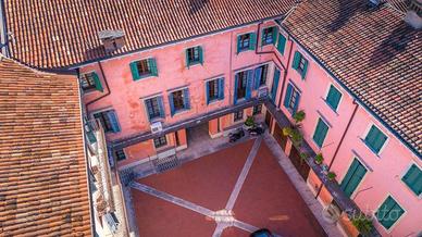 Appartamento di 390 m² con più di 5 locali a Veron