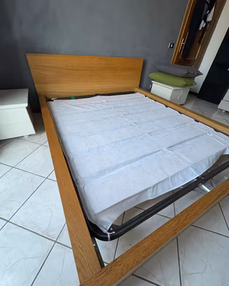 Letto matrimoniale legno ikea, più rete con doghe