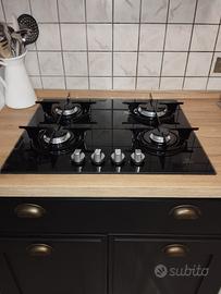 cucina piano cottura 4 fuochi