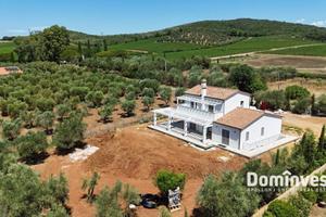 Rustico / Casale di 313 m² con più di 5 locali a C