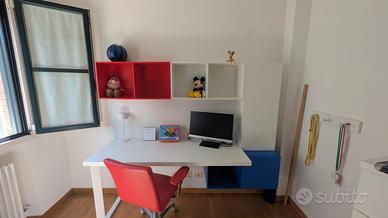 Scrivania con Pensili e Libreria - Moretti Compact