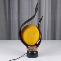 Lampada artigianale indonesiana in foglie di cocco