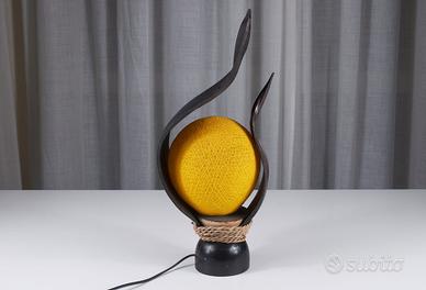 Lampada artigianale indonesiana in foglie di cocco