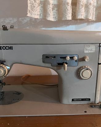 Macchina da cucire, Necchi con mobile
