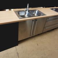 Cucina in acciaio e legno LEICHT con 3 pensili