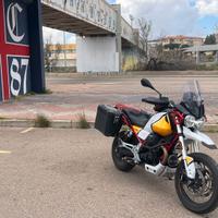 Moto Guzzi V85 TT - accessoriata per viaggi