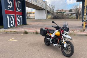 Moto Guzzi V85 TT - accessoriata per viaggi