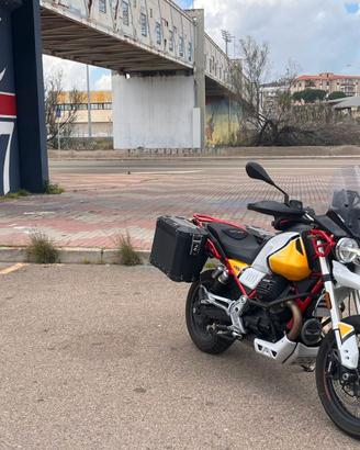 Moto Guzzi V85 TT - accessoriata per viaggi