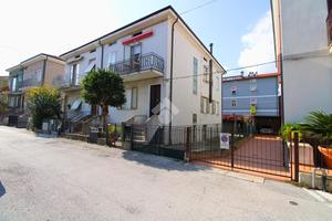 PORZIONE DI BIFAMILIARE A PESARO