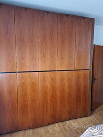 Camera da letto di design in radica di no anni '70