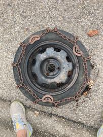 Cerchione in ferro 13” a  3 fori gomma 145/70 R13