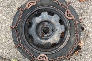 Cerchione in ferro 13” a  3 fori gomma 145/70 R13