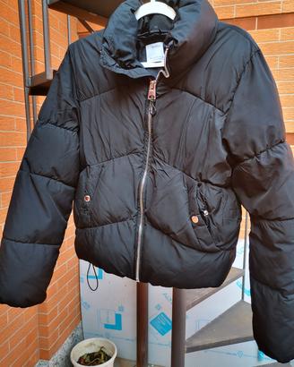 Piumino Puffer Bershka Nero – Modello Cropped – Ot