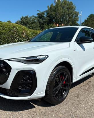AUDI Q5 SPB Sportback TDI quattro S line NAVI -