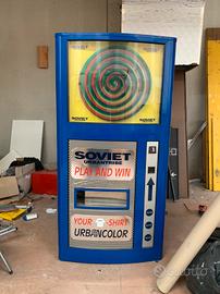 Distributore automatico magliette arredamento