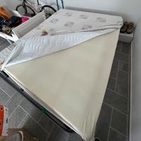 Struttura letto matrimoniale con doghe