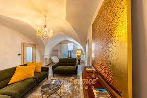 Abitazione con ampio terrazzo a livello vista mare