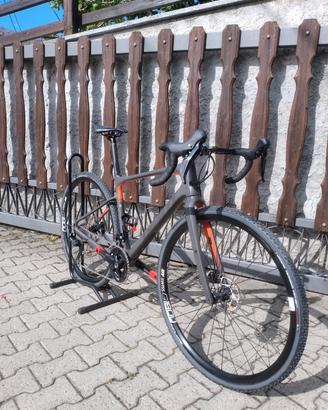 Giant Revolt Advanced Gravel