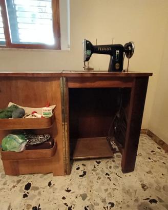 macchina da cucire con mobile anni 60