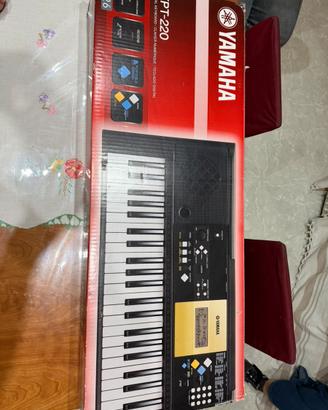 Tastiera Yamaha YPT-220