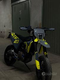 Husqvarna 701 super moto