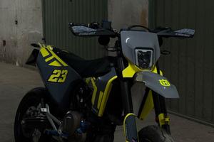 Husqvarna 701 super moto
