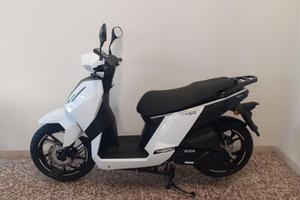 Peugeot Tweet 125 Active Bianco