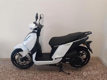 Peugeot Tweet 125 Active Bianco
