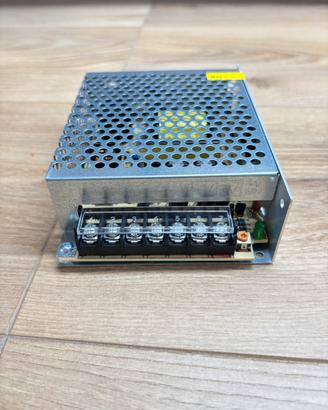 Alimentatore 12 V