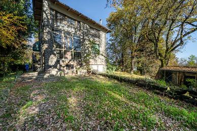 CASA INDIPENDENTE A TIZZANO VAL PARMA