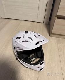 casco da motociclista nuovo