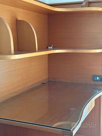 Scrivania e libreria