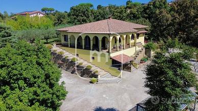 Villa di 230 m² con più di 5 locali a Zagarolo