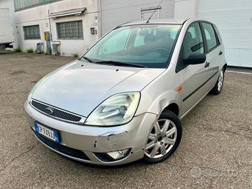 Ford Fiesta 1.2benz 2004 104.000km per neopatentat