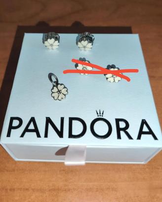 Set Pandora 2 fermacharms + ciondolo 