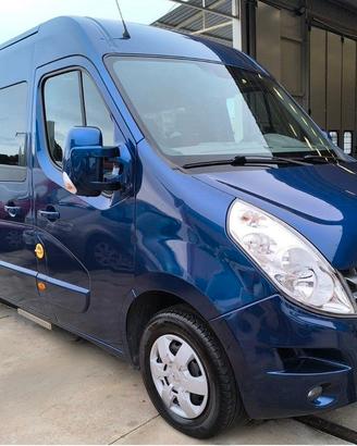 Renault master bus