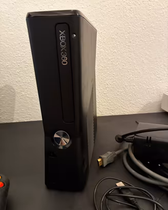 Xbox 360 slim + 2 controller + 21 giochi