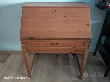 Scrivania in legno