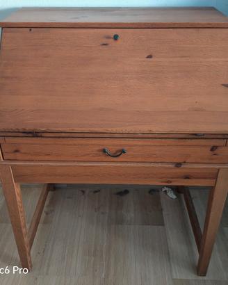 Scrivania in legno