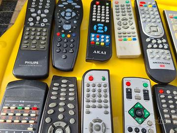 vari modelli telecomandi e caricabatteria v