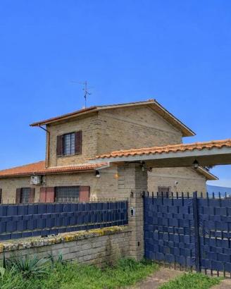 Rustico / Casale di 181 m² con più di 5 locali a V