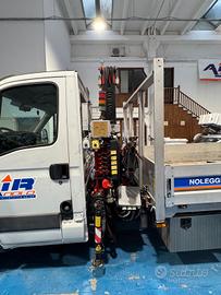 Camion pianale IVECO Daily 35-e4 con gru