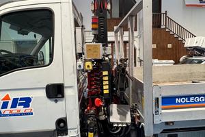 Camion pianale IVECO Daily 35-e4 con gru
