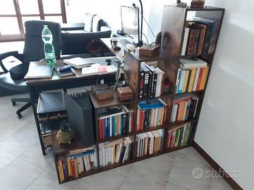 Libreria a forma di metá piramide