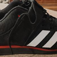Adidas Powerlift 5 nere