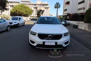 Volvo XC40 MOMENTUM