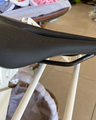Sella Specialized 143mm